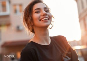 Female model for wisdom teeth removal